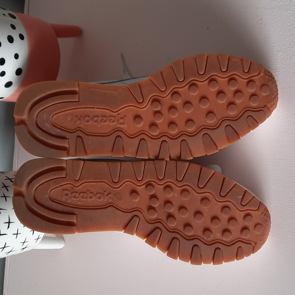 Classic Reebok Sneakers - Picture 9 of 11